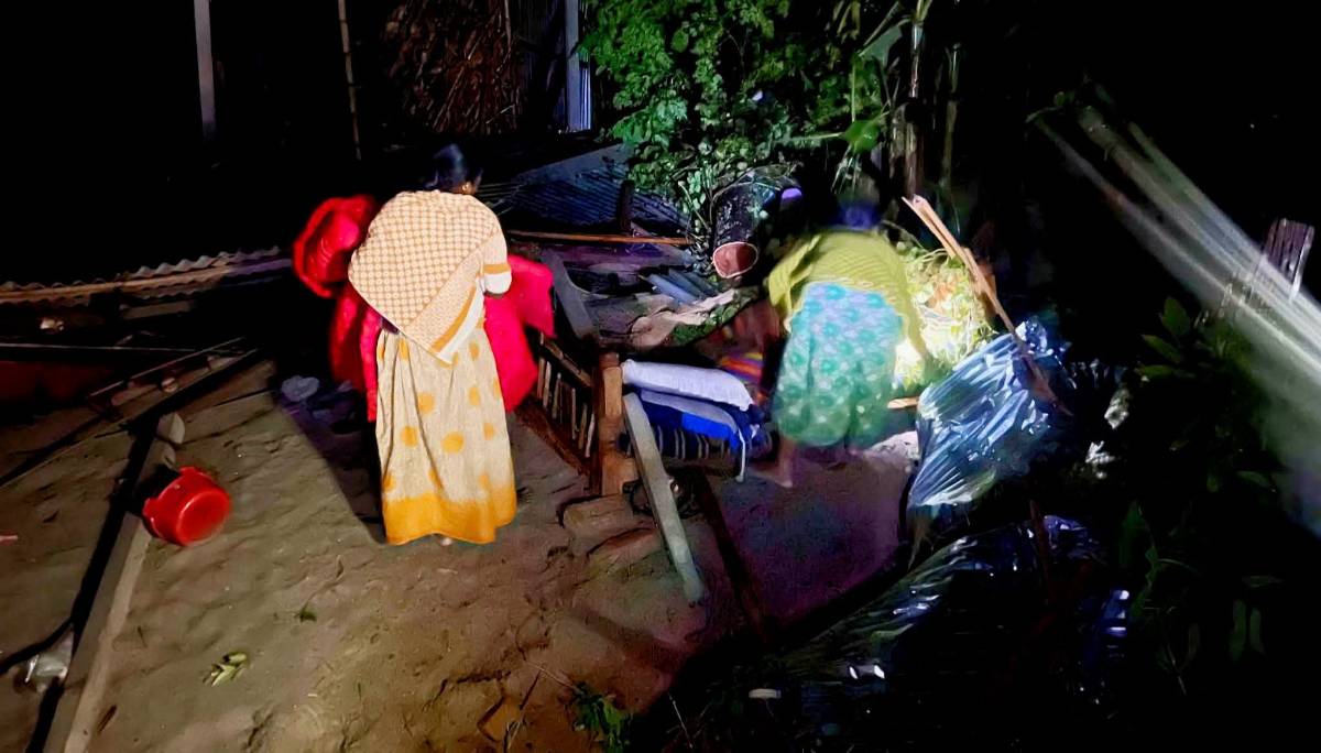 বীরগঞ্জে কালবৈশাখী ঝড়ে গাছ চাপায় গৃহবধুর মৃত্যু 