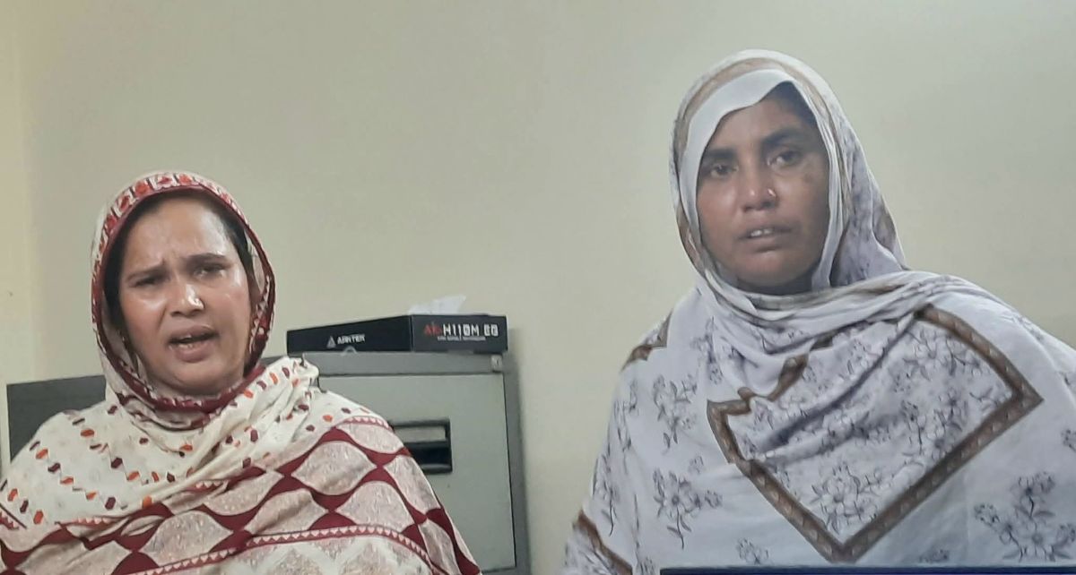 বোচাগঞ্জে স্বর্ণ ব্যবসায়ীর সাথে প্রতারণা করার অপরাধে দুই নারীকে ১০ দিনের কারাদন্ড দিয়েছে ভ্রাম্যমান আদালত 