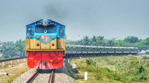 ময়মনসিংহে ব্রহ্মপুত্র এক্সপ্রেসের পাওয়ার কার লাইনচ্যুত, ঢাকাগামী ট্রেন চলাচল বন্ধ