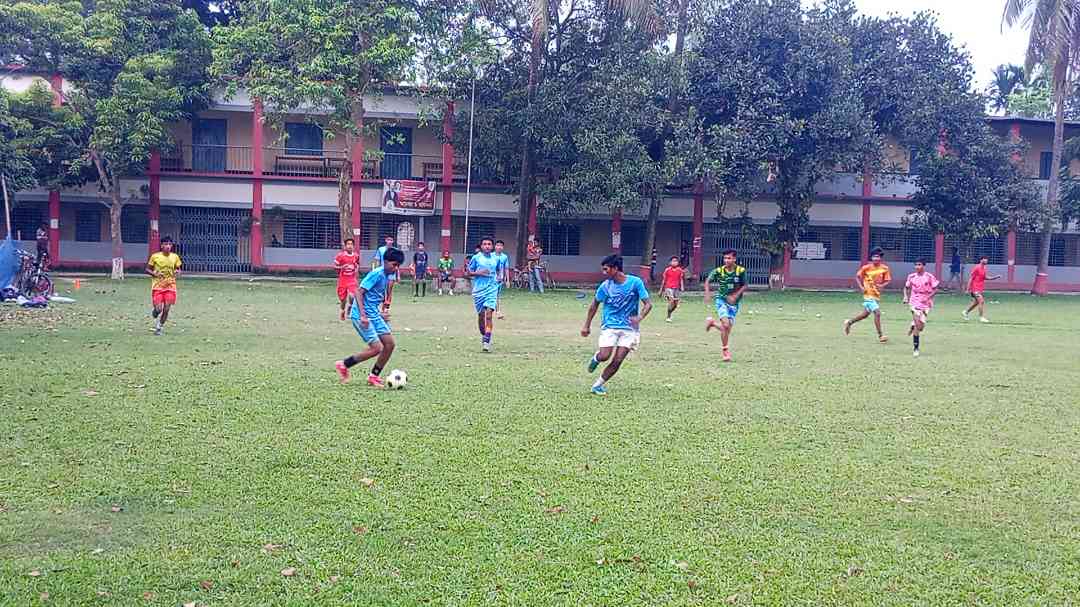 বিরল ফুটবল একাডেমিতে ক্ষুদে ফুটবলারদের নিয়মিত অনুশীলন