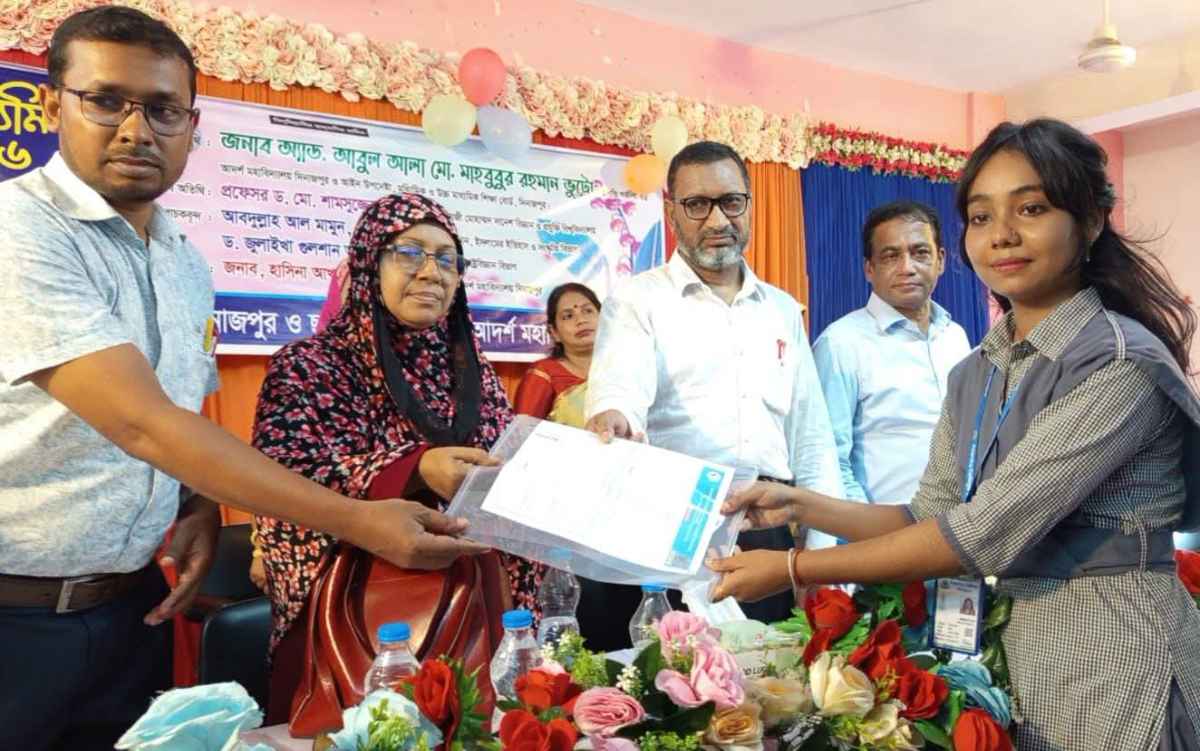 দিনাজপুর আদর্শ কলেজের এইচএসসি পরীক্ষার্থীদের বিদায়ী সংবর্ধনা অনুষ্ঠিত 