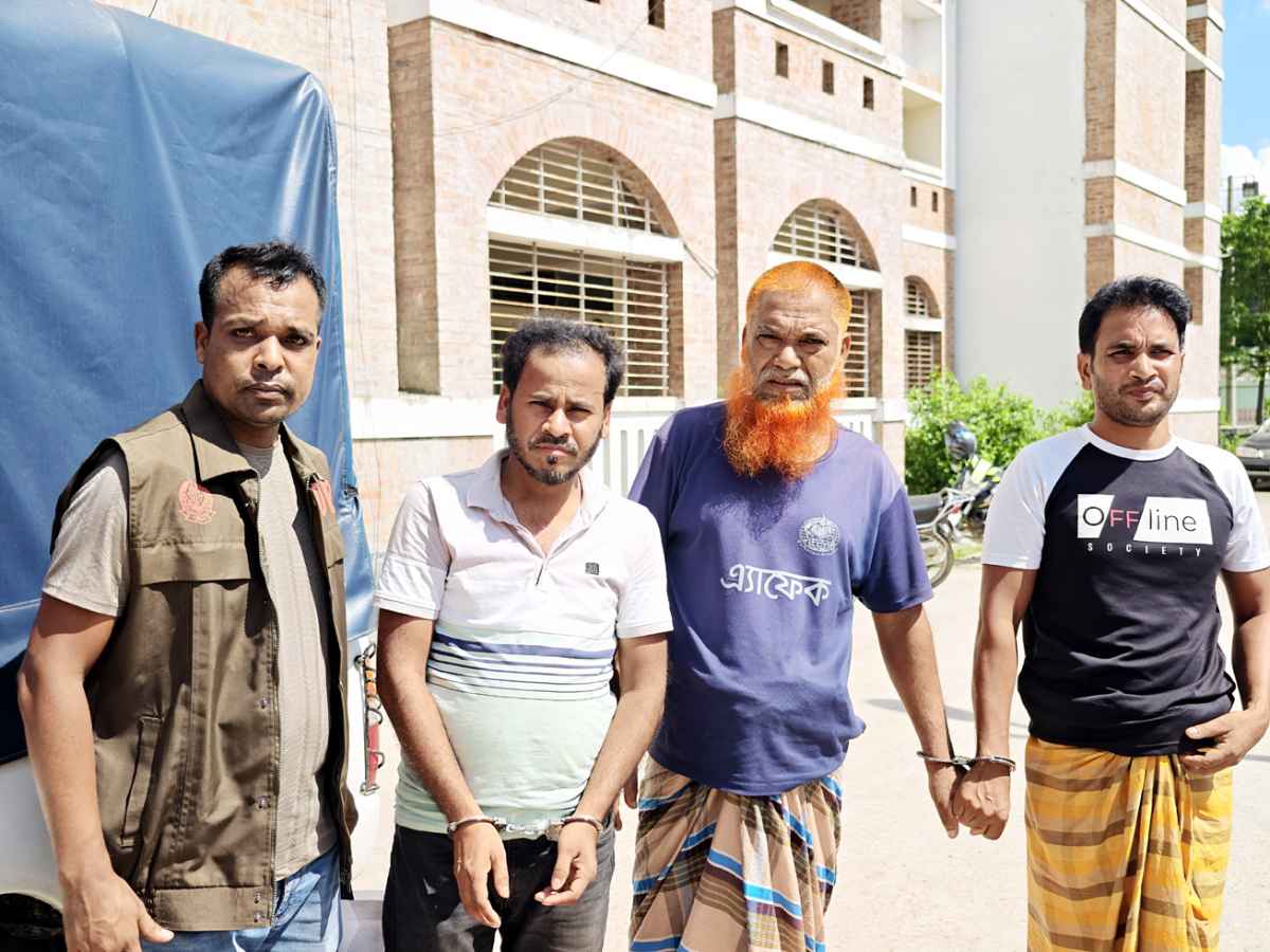 দিনাজপুরে যৌন উত্তেজক সিরাপসহ ৩জন আটক