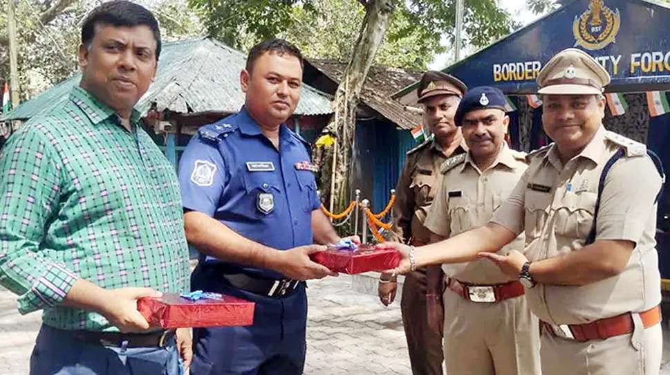ভারতের স্বাধীনতা দিবসেহিলিতে মিষ্টি উপহার, বন্ধ আমদানি-রপ্তানি