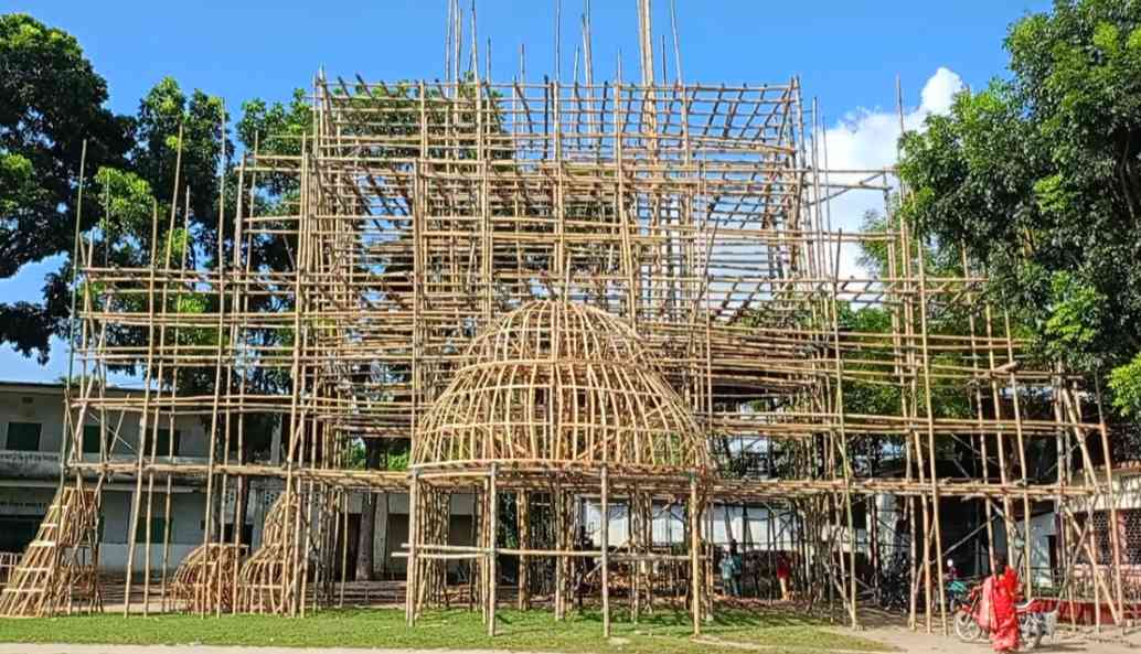 দৃষ্টি নন্দন থিম ও চোখ ধাঁধানো লাইটিং: উত্তরবঙ্গের সেরা আকর্ষণ বিরলের ধুকুরঝাড়ী
