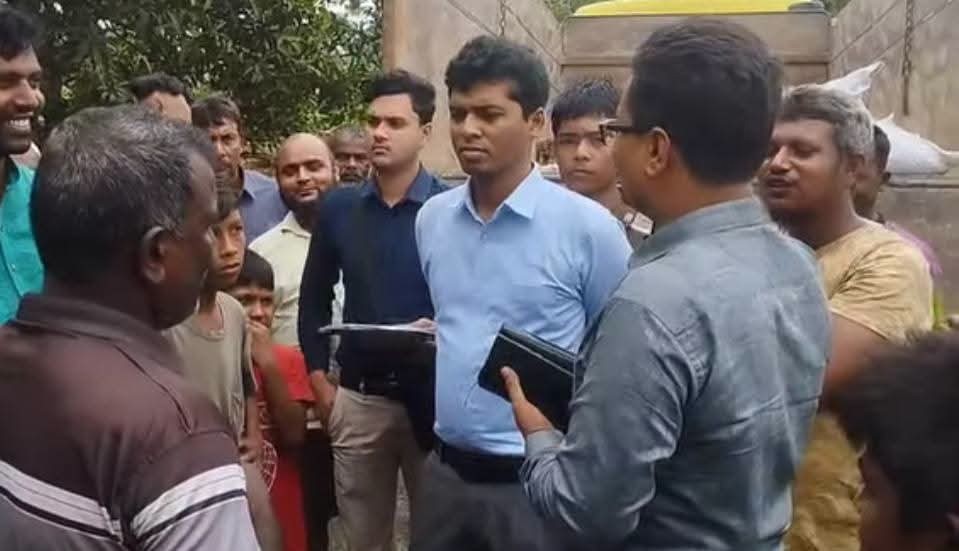 বোচাগঞ্জে পাচারকালে সার জব্দ জরিমানা আদায়