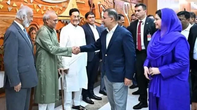 জাতিসংঘের অধিবেশনে যোগ দিতে নিউইয়র্কের পথে প্রধানমন্ত্রী