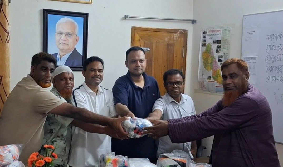 খালেদা জিয়া স্মৃতি গোল্ডকাপ ফুটবল টুর্নামেন্টের ২৬ দলকে ক্রীড়া সামগ্রী বিতরণ