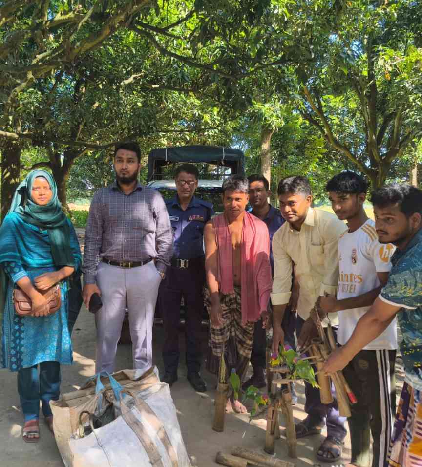 চাঁপাইনবাবগঞ্জে প্রশাসনের উদ্যোগে উদ্ধার ২৩ টিয়া পাখি অবমুক্ত
