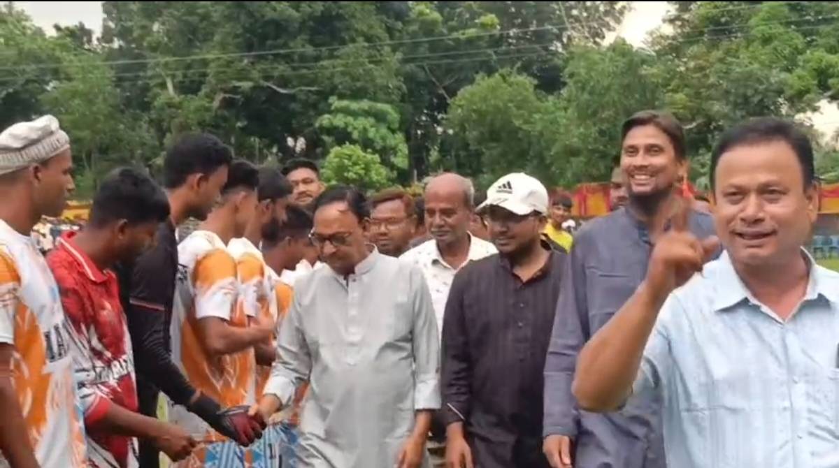 বীরগঞ্জে কে এফ টি কবিরাজহাট ফুটবল টুর্নামেন্টের উদ্বোধন