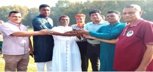 বিরামপুরে আদিবাসীদের আন্ত:জেলা ফুটবল টুর্ণামেন্ট শুরু