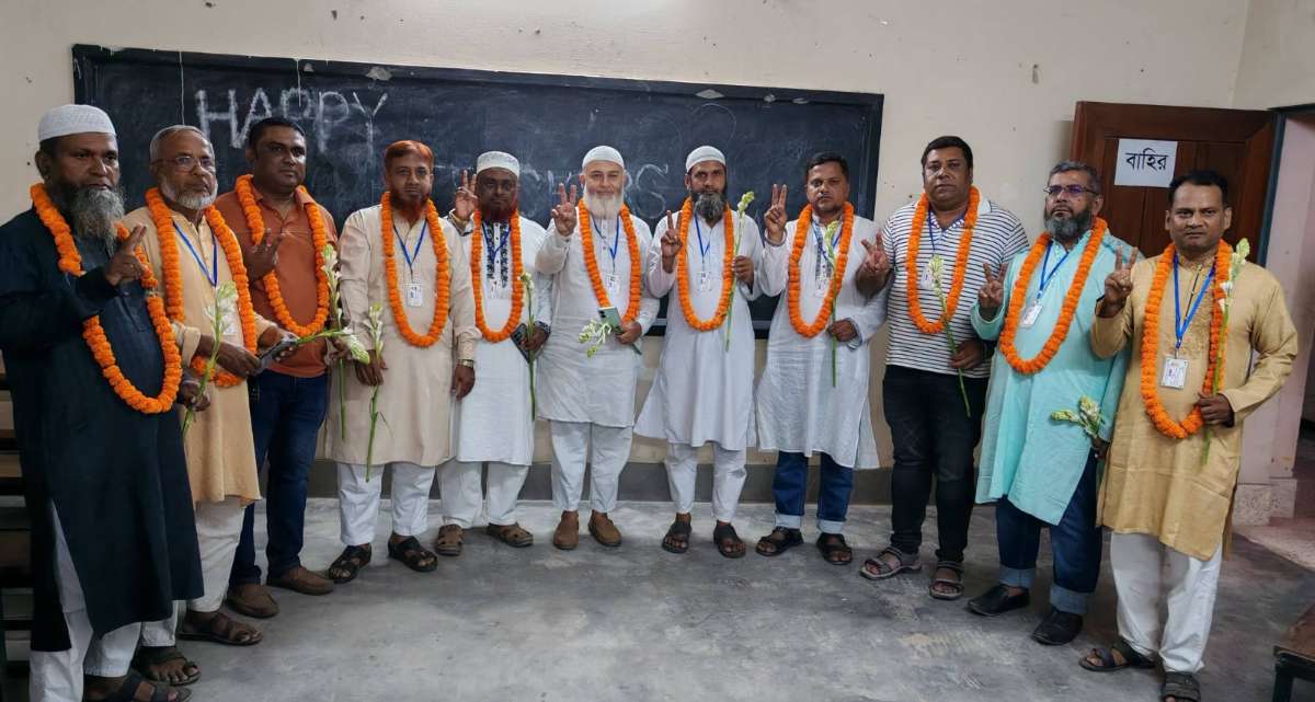 দিনাজপুর জেলা ধান চাউল ব্যবসায়ী গ্রুপের কার্যনির্বাহী কমিটির নির্বাচনে সভাপতি তুহিন ও সাধারণ সম্পাদক সাদেকুল নির্বাচিত 